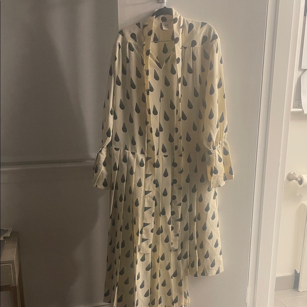 H&M Cream Long Sleeve Dress with Black Teardrop Print